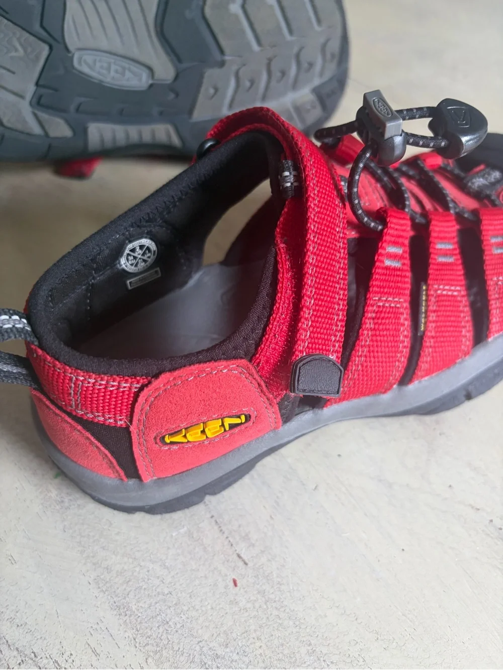 Keen Newport H2 Waterproof Outdoor Hiking Casual Sandals Size 2 Red Youth - MINT